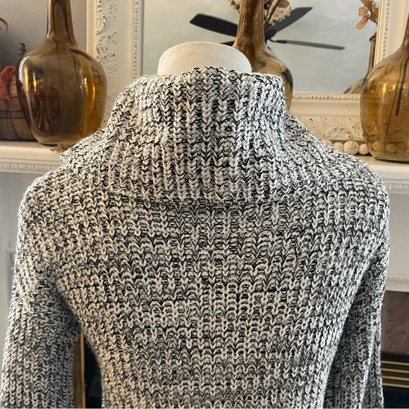 MADISON LILLY Black and White Cowl Neck Sweater Acrylic Size Small - Picture 6 of 8